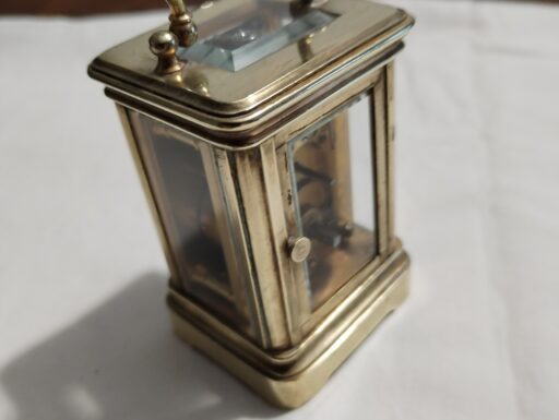 Vecchio orologio da viaggio officier e custodia