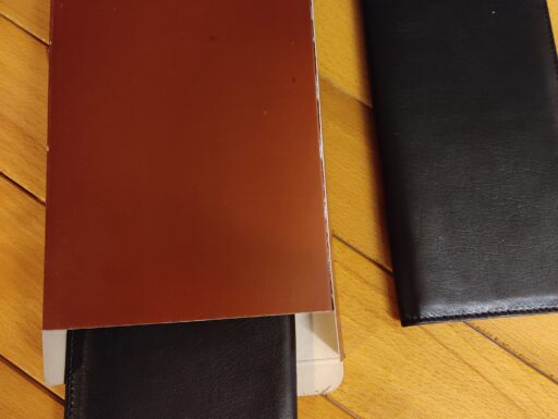 Piccola pelletteria portafogli-chiavi- agende cinture.ecc..