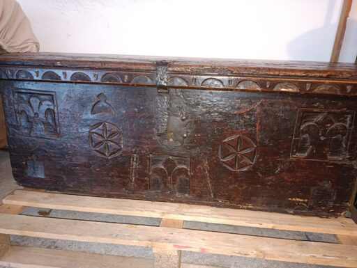 Cassapanca spagnola antica