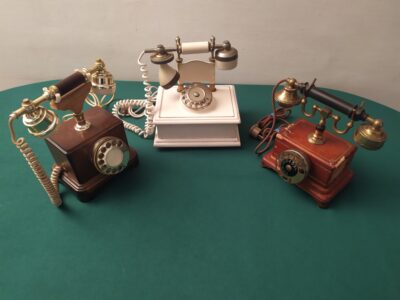 Telefoni in legno d'epoca