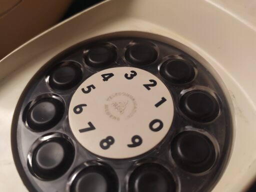 Telefoni d'epoca "grillo"