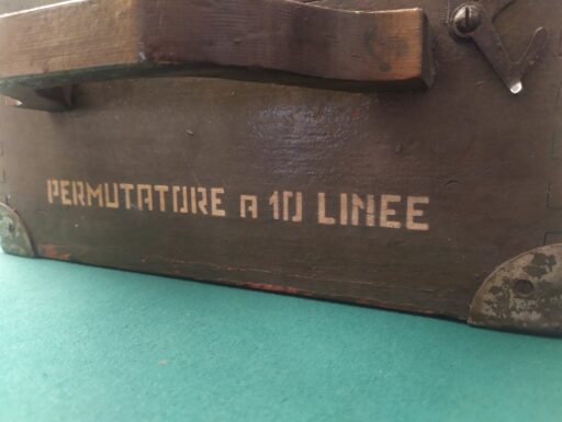 Militaria legno-metallo: gavette borracce giberna cassette