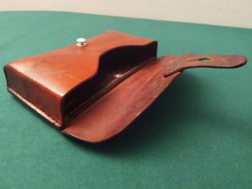 Militaria legno-metallo: gavette borracce giberna cassette