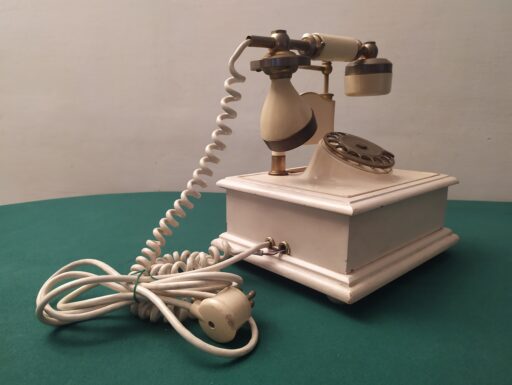 Telefoni in legno d'epoca