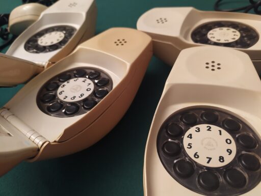 Telefoni d'epoca "grillo"