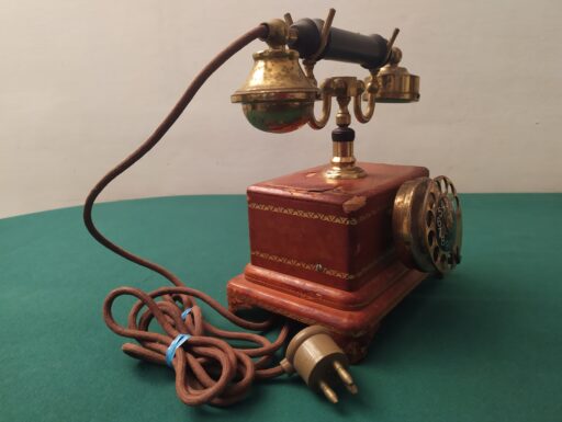 Telefoni in legno d'epoca