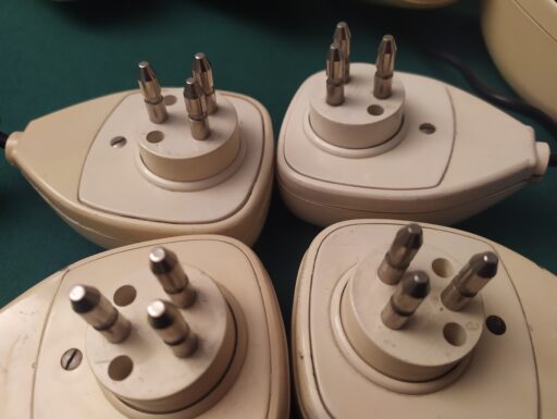 Telefoni d'epoca "grillo"