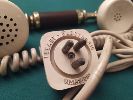 Telefoni in legno d'epoca