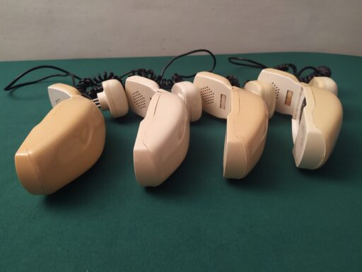 Telefoni d'epoca "grillo"