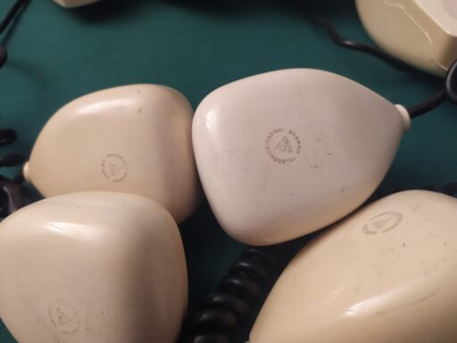 Telefoni d'epoca "grillo"