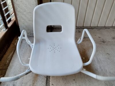 Sedia girevole per vasca