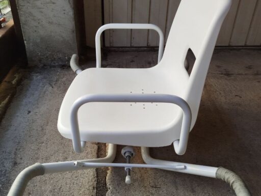 Sedia girevole per vasca