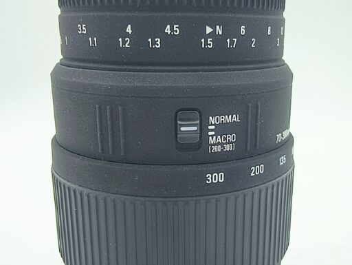 Sigma 70-300mm f/4-5.6 dg macro per canon usato