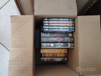 Mobili, film vhs e varie