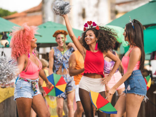 Deejay con ballerini brasiliani per feste