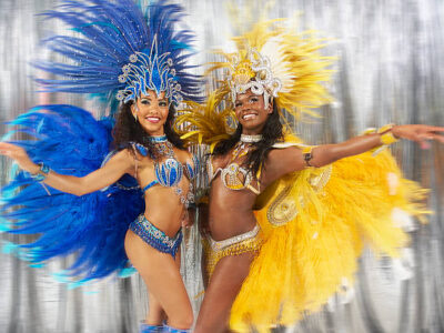 Deejay con ballerini brasiliani per feste