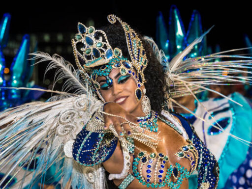 Deejay con ballerini brasiliani per feste