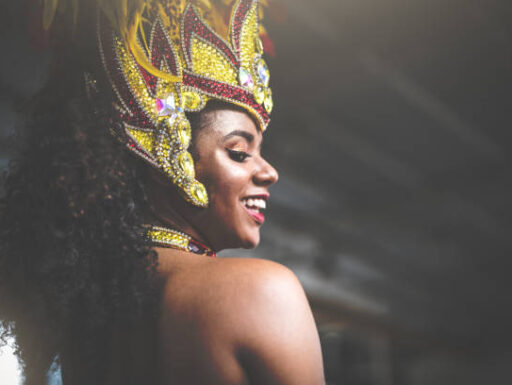 Deejay con ballerini brasiliani per feste