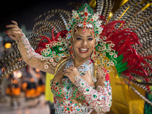 Deejay con ballerini brasiliani per feste