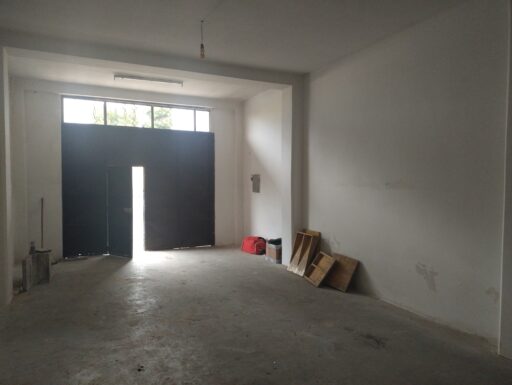 Finimmobil vende in san donaci (br) via umberto 1, 60 garage