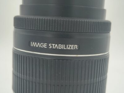 Canon ef-s 18-200mm f/3.5-5.6 is usato "guasto"