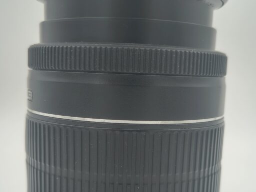 Canon ef-s 18-200mm f/3.5-5.6 is usato "guasto"