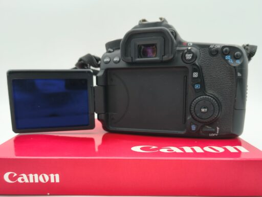Canon eos 70d+ef-s 18-135mm (scatti 16.273) usato
