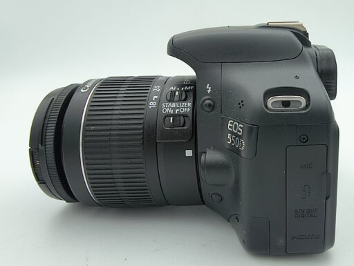 Canon eos 550d + ef-s 18-55mm f3.5-5.6 is ii (scatti 17.395)