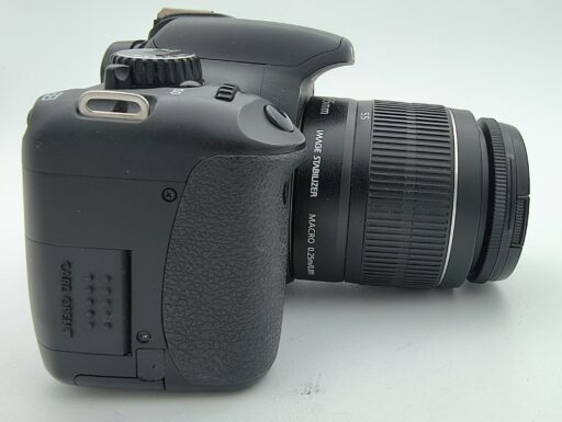 Canon eos 550d + ef-s 18-55mm f3.5-5.6 is ii (scatti 17.395)