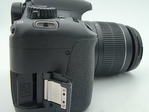 Canon eos 550d + ef-s 18-55mm f3.5-5.6 is ii (scatti 17.395)