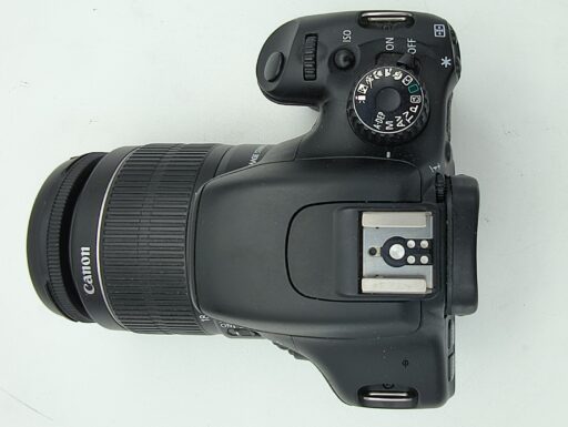 Canon eos 550d + ef-s 18-55mm f3.5-5.6 is ii (scatti 17.395)