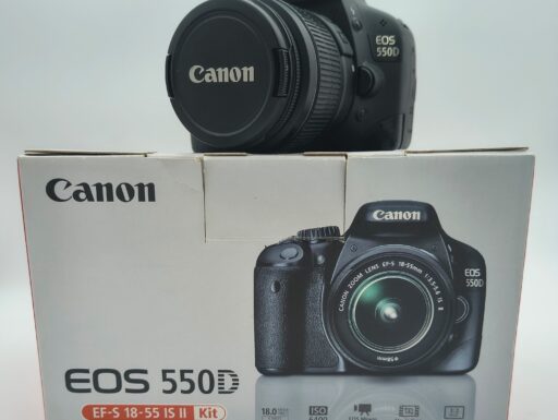 Canon eos 550d + ef-s 18-55mm f3.5-5.6 is ii (scatti 17.395)