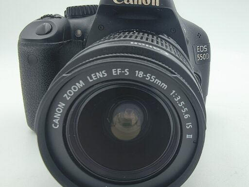 Canon eos 550d + ef-s 18-55mm f3.5-5.6 is ii (scatti 17.395)