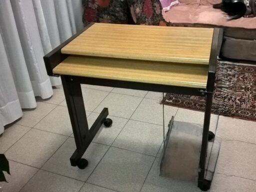 Tavolo per pc carrellato