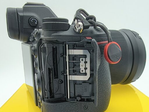 Nikon z5 + nikkor z 24-70mm f/4 s (scatti 7.534) usato saldi