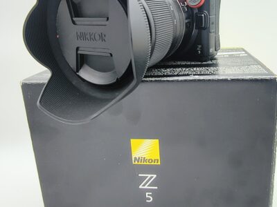 Nikon z5 + nikkor z 24-70mm f/4 s (scatti 7.534) usato saldi