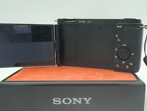 Sony zv-e10+e 16-50mm f/3.5-5.6 pz oss (scatti 2.653) usato
