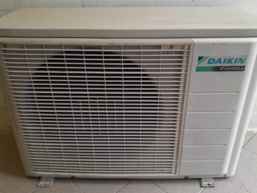 Condizionatore aria daikin 2 split da 9.000 btu più motore