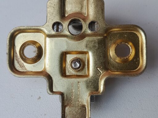 Cerniera per ante a battuta della wuerth foro 35 mm. oro