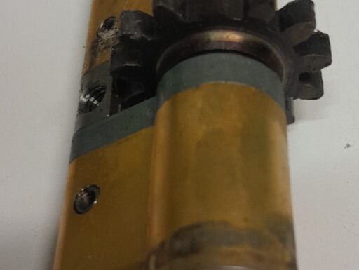 Serratura quadruplice destra a spinta per portone legno ad i