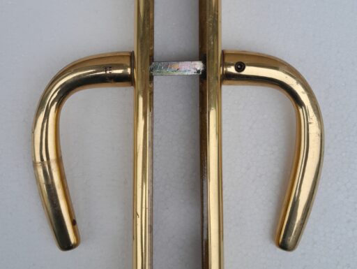 Maniglia mandelli piastra lunga in ottone lucido serie s