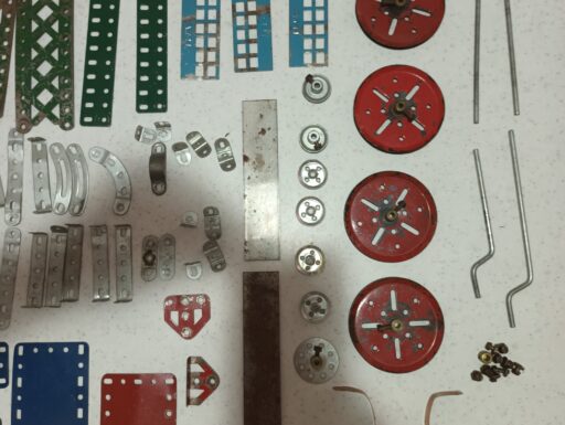 Lotto di componenti vintage per costruzioni meccaniche