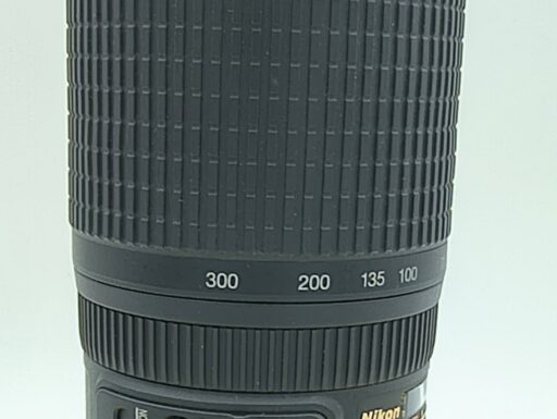 Nikon af-s 70-300mm f/4.5-5.6 g vr if ed usato