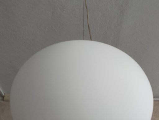 Lampadario a globo ovale in vetro bianco