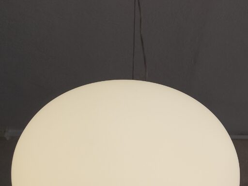Lampadario a globo ovale in vetro bianco
