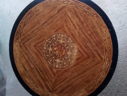 Piano tavolo legno intarsiato diametro 110 x 2 cm.