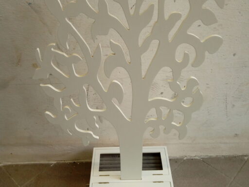 Espositore portagioie in legno bianco a forma di albero