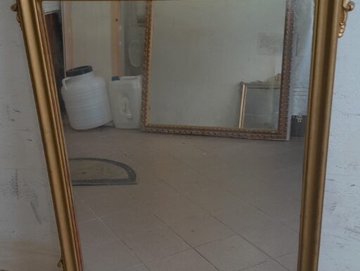 Specchio antico dorato con cornice in legno
