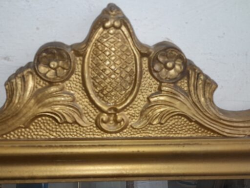 Specchio antico dorato con cornice in legno