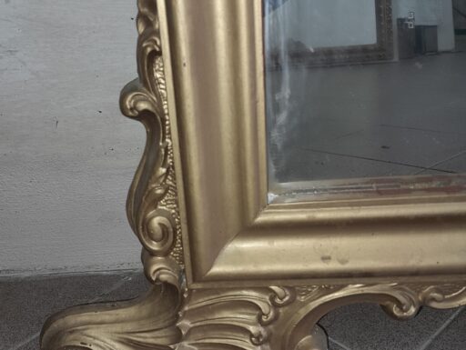 Specchio antico dorato con cornice in legno